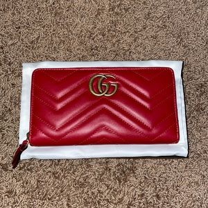 Gucci GG Marmont zip around wallet